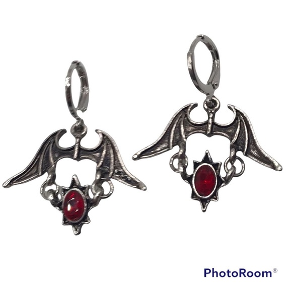Goth Gothic Bat and Rhinestone Lever Back Earrings new - Picture 2 of 3